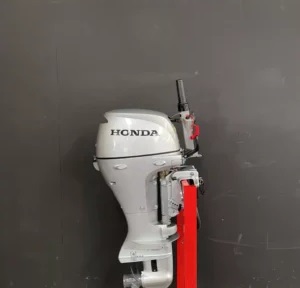 Honda 8 HP Outboard Motor